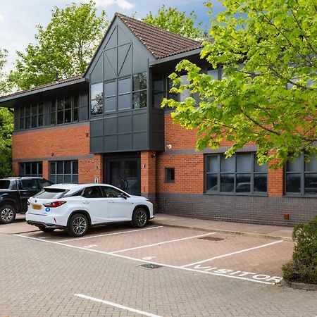 Homely - Watford Premier Apartments エクステリア 写真