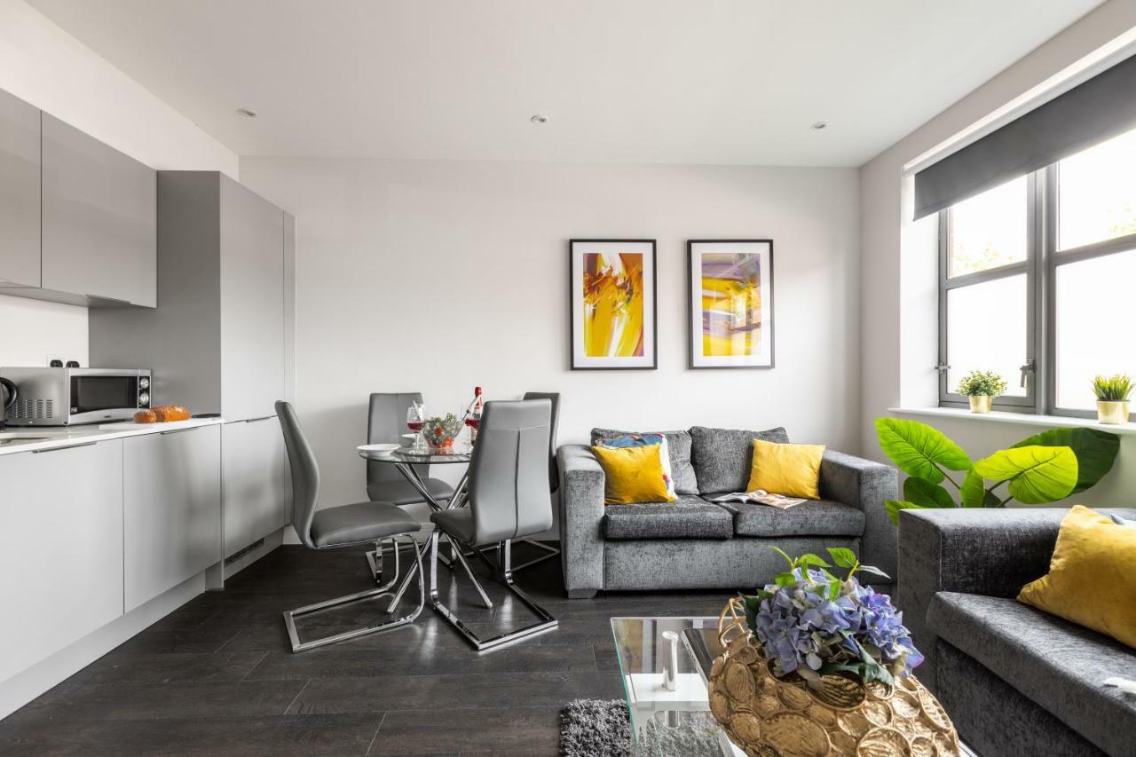 Homely - Watford Premier Apartments エクステリア 写真