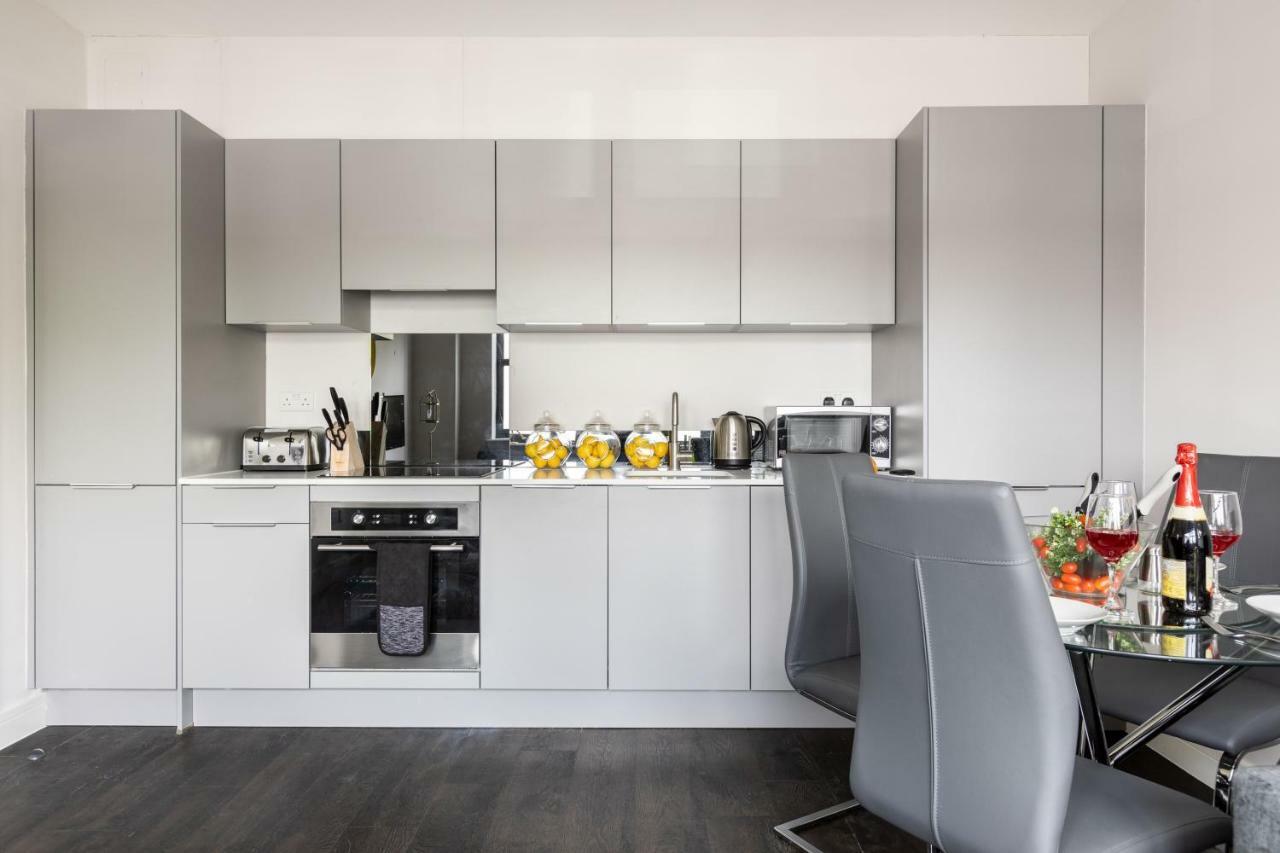 Homely - Watford Premier Apartments エクステリア 写真