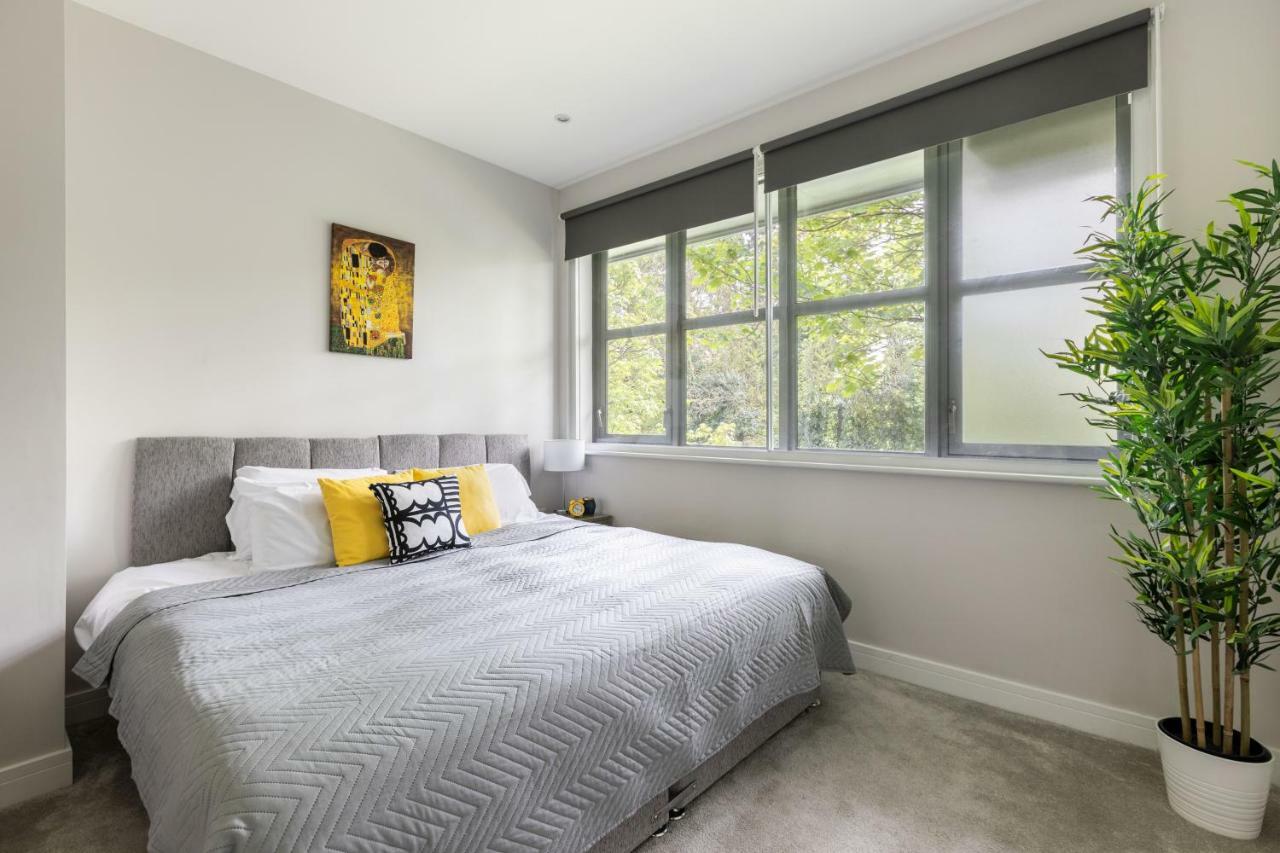 Homely - Watford Premier Apartments エクステリア 写真
