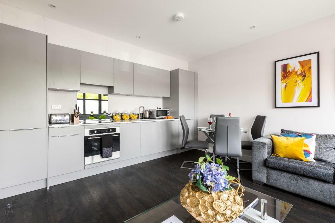 Homely - Watford Premier Apartments エクステリア 写真